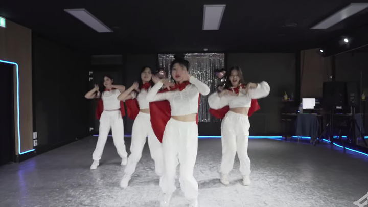 Đoạn demo vũ đạo gốc cho ca khúc trở lại mới nhất của nhóm nhỏ Cosmic Girls – Super Yuppers!