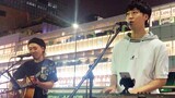 Two men cover "スパークル" of RADWIMPS in the street