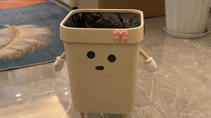This trash can is seriously too cute—it’s driving me crazy!