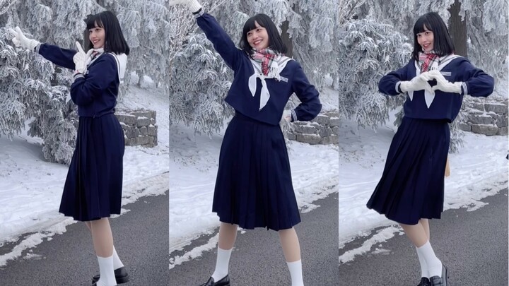 Minecraft has fallen in love (snow scene live shot)