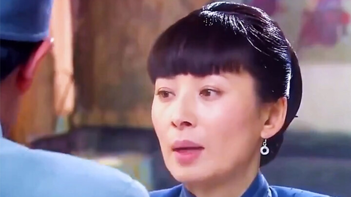 Pemilik kedai minum ternyata meneteskan air susu ke dalam tong anggur demi membuat anggur yang enak.