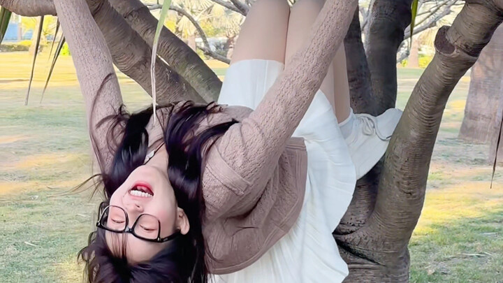 Firing a Serpent-Shaped Earring with Colored Glass — Thirteen Electro Beats Just for You!