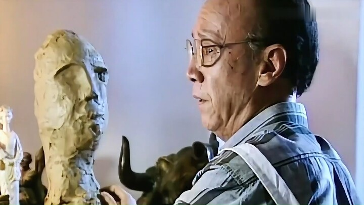 شبح امرأة بلا رأس يلاحق رجلاً عجوزًا فقط لاستعادة رأسها، فيلم رعب