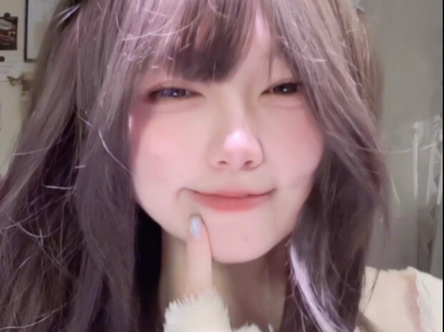 Mèo con nhảy lung tung