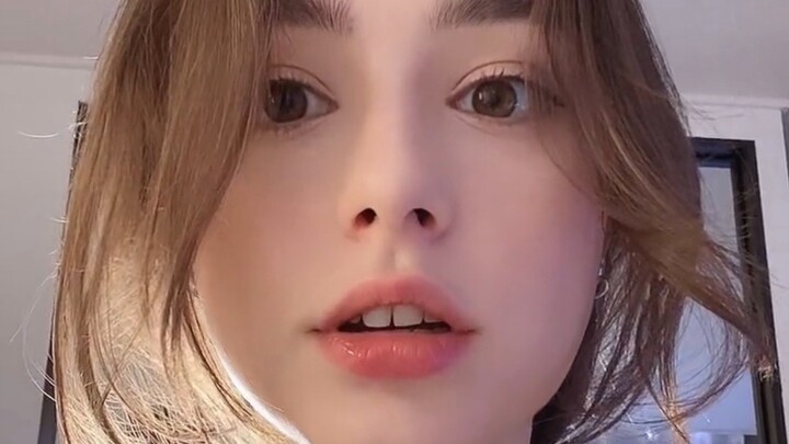 Do you prefer round-faced or sharp-faced girls? [Dasha Taran]