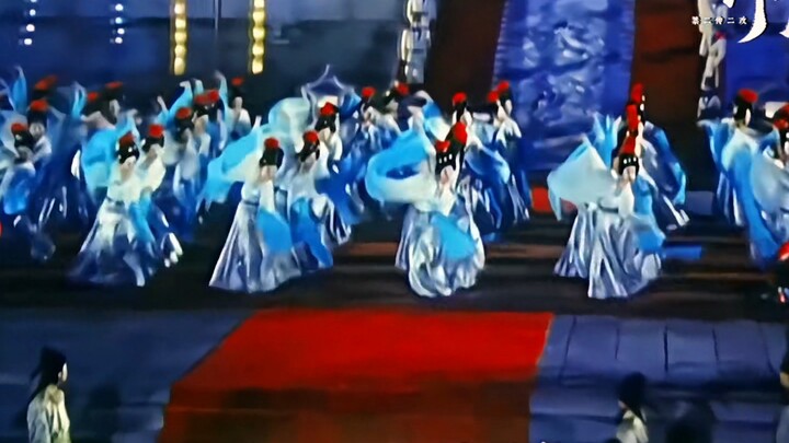 You don't see this level of group dancing in today's dramas anymore.