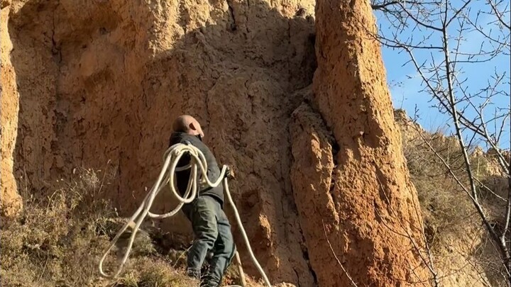 Shanxi Uncle Chao Chaozhi has spent his whole life excavating countless hills, using only the middle