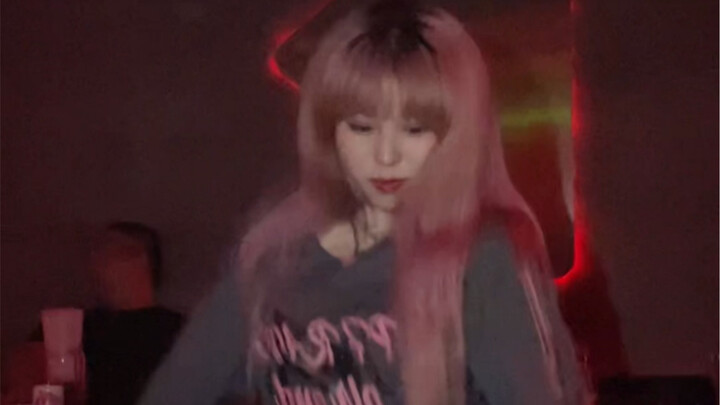 当kpop人去kpop酒吧是一种什么体验？【pop】【林娜琏】｜一整个手忙脚乱…