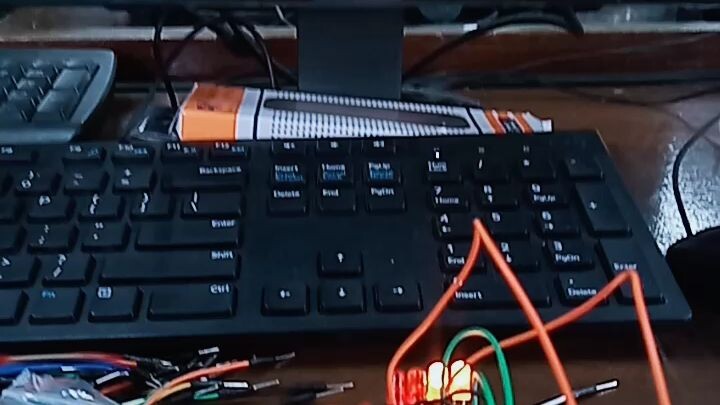 Embedded System.... 2 switches to light on the 4 LED, alternate on with the use of 2 switches