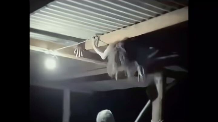 LARI ADA POCONG