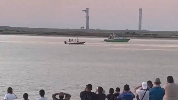 SpaceX mạnh quá, đến phim cũng không dám quay như vậy!