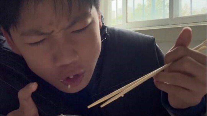 تحدي أكل بقايا طعام الأخت ليوم كامل، وهل سأشبع أم لا؟ #الأخوة_المغفلون #الأخ_المغفل