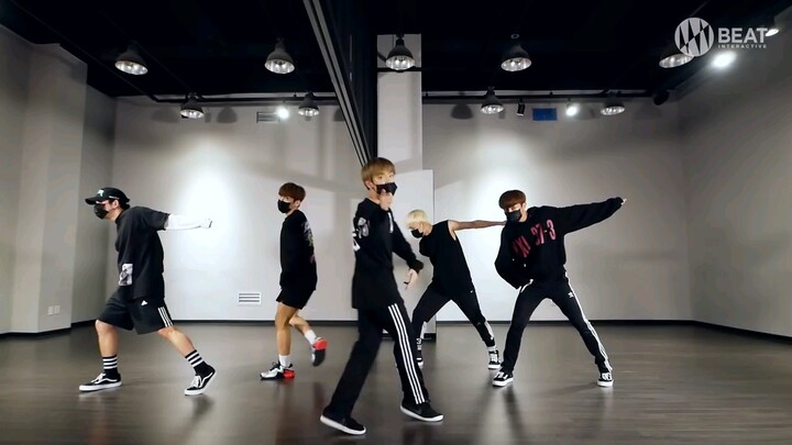 五小伙劲舞:韩国男团H.O.T的《we are the future》