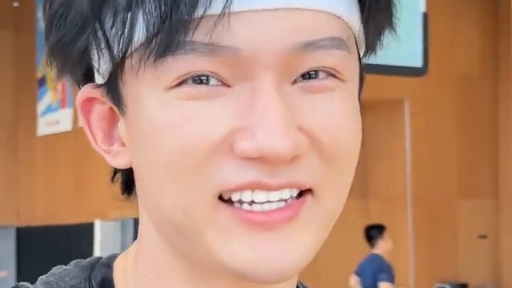 [Xiao Nian] You are crazy! No one would really learn volleyball just to make a video!
