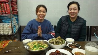 |1020| ĂN MÂM CƠM NHÀ CANH CHUA BÔNG SÚNG, TÓP MỠ KHO QUÉO NGON MUỐN KHÓC.