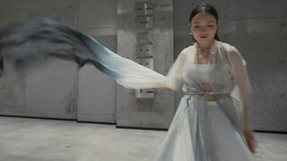 Floating Lights - Grand Chinese Style Long Chou Fan Choreography