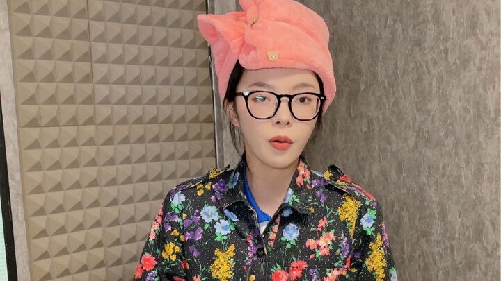 Đó không phải mồ hôi, mà là khí lạnh thoát ra từ cơ thể tôi.