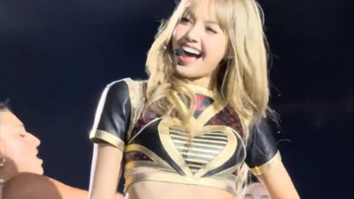 เวทีล่าสุดของ LISA กับเพลง Thunder + Fxck Up the World