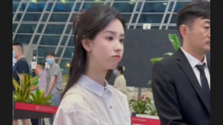 【Trần Đô Linh】Tin tức sân bay đáng yêu quá đi!!