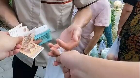 We agreed on the price before you bought it, but when you paid, you shortchanged me and even tried t