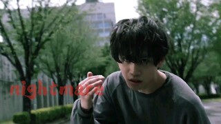 “แสงไฟถนนที่สลัวไม่อาจส่องสว่างหัวใจของนินจาได้ คืนฝนตกอันมืดมิดก็ย้อมมันให้กลายเป็นแม่ทัพ”