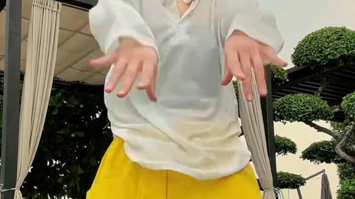 Oh my god! Whose husband is this? She can dance so well! [Yu Yan]