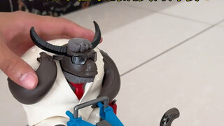 ของเล่นชิ้นใหม่ที่ซื้อให้หลานชายในวันเด็ก แต่กลับกลายเป็นว่าตัวเองเล่นจนติดใจไปแล้ว