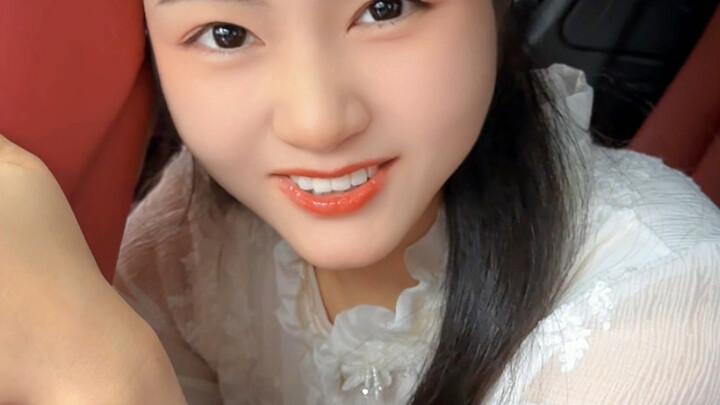 Đột nhiên không còn cảm thấy buồn như vậy nữa.