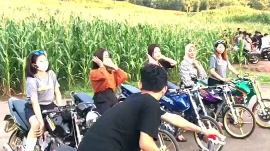 cewek2 emang takut lihat ni