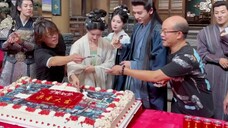 The crew finished filming one of the scenes, and Xie Wei