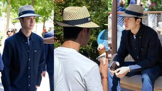 Wang Yibo Wears White T-Shirt and Sun Hat to Watch Men's Singles Semi-Final at French Open 🎾💚