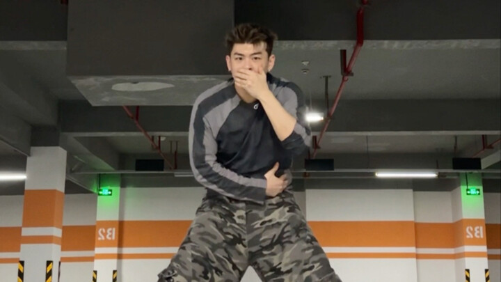 สปาเก็ตตี้ ชอบการอาเจียนนี้มาก! แอบแอ็บสแตรกต์สุดๆ!