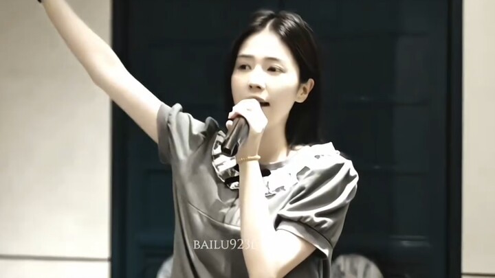 ขณะที่เธอมีหัวใจของสาวน้อยนับพัน สาวน้อยนับพันก็มีหัวใจของเธอเช่นกัน