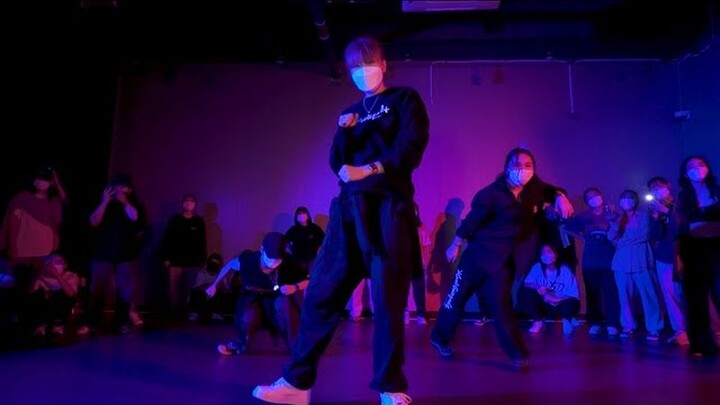 Ai mà không xao xuyến trước cô gái tóc đỏ này chứ! Chị đẹp BADA LEE với khả năng kiểm soát tuyệt đỉn