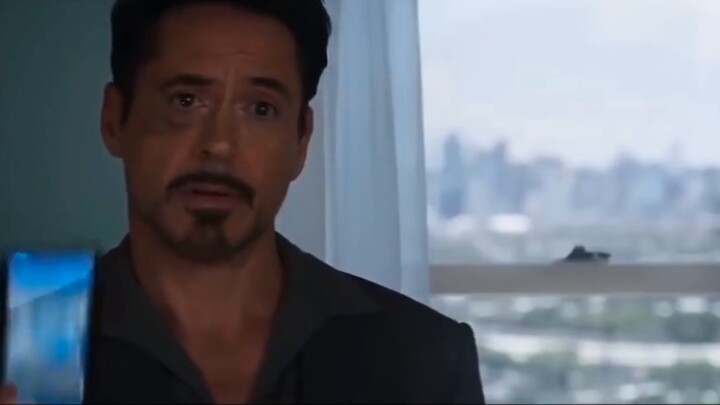 'Marvel' Downey reacts to Dutch brother umbrella dancing 'incident'