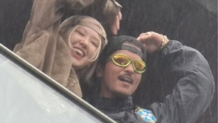 🇧🇷 Rosé dan Bruno Mars dengan ramah melambaikan tangan kepada para penggemar yang antusias menunggu 