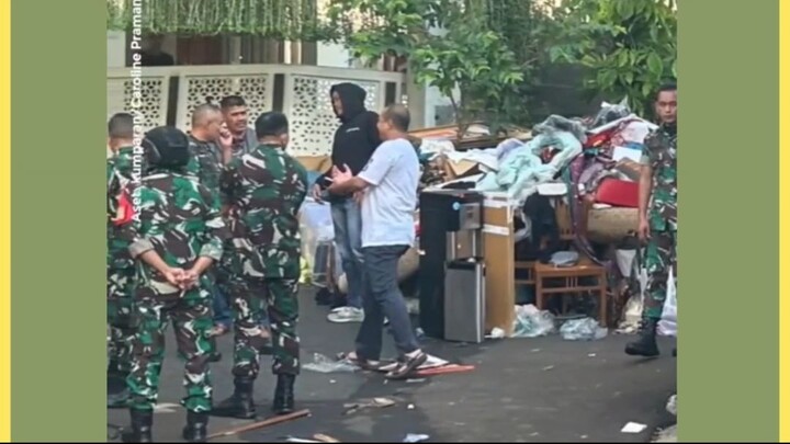 Rumah Menteri Keuangan Sri Mulyani dijarah massa tak dikenal pada Minggu (31/8) dini hari. Banyak ba