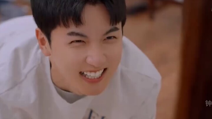 Cô gái chung tình thầm thương cậu bạn cùng lớp, chỉ cần đối phương chia tay là lập tức xuất hiện