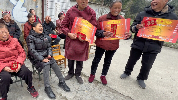 Lễ trao giải tháng 12 chính thức khởi động