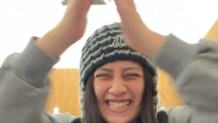 Saya adalah keponakan Lang Lang — Membaca Puisi