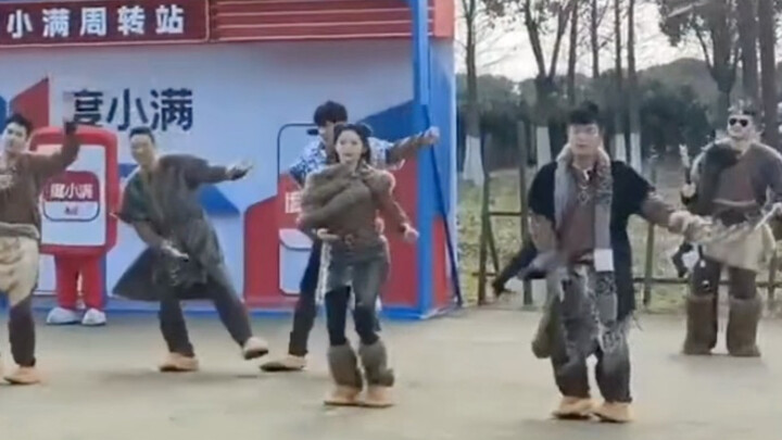 杨超越 怎么随便跳跳都跳的这么好看      杨超越 这段舞把活泼可爱具像化了