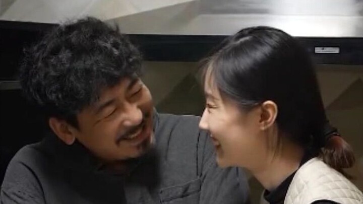 เธอรู้ว่าฉันเหนื่อยยาก ฉันก็เข้าใจว่าเธอก็ไม่ง่าย ร่วมทุกข์ร่วมสุขด้วยกัน อนาคตยังคงสดใส