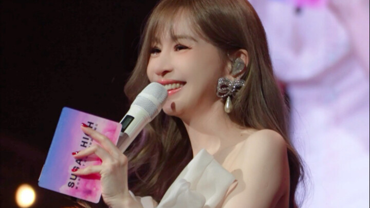 وانغ شينلينغ تتبع سياسة الاستماع إلى المعجبين! عندما طلب المعجبون بشدة تسريحة الشعر المجعد، قامت على