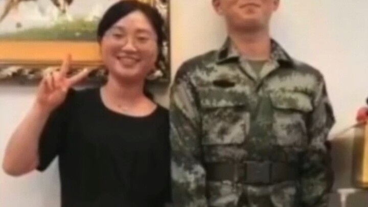 Anh ấy nói sẽ vào quân đội thử sức một phen.