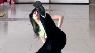 هذا الرقص جميل حقًا!! نسخة مصمم الرقصات الأشهر في 2NE1