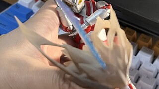 Let's take a look at the SHF Ace Ultraman reprinted in August