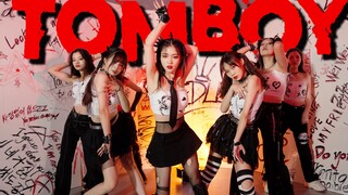 ทุกคนกำลังร้องเพลง! ชุดการแสดง 'TOMBOY' และการเต้นคัฟเวอร์ของเหล่าเด็กฝึก