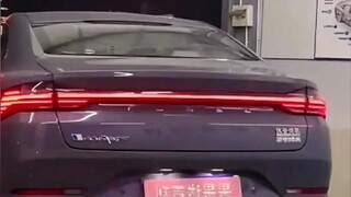 "Que Run" opens the trunk