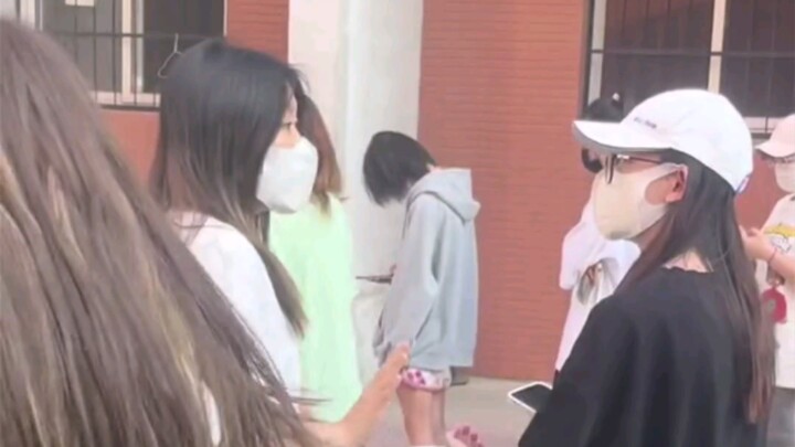 Caught the wrong person and dragged him away hahahahahahahahahaha