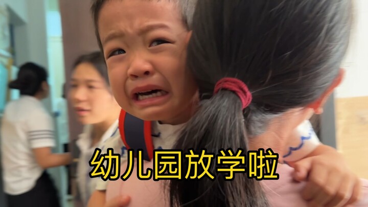 一脸淡定的走出来，看到妈妈瞬间崩溃